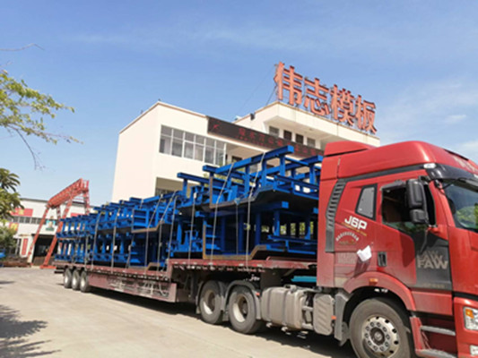 偉志40米T梁模板裝車(chē)發(fā)往信陽(yáng)