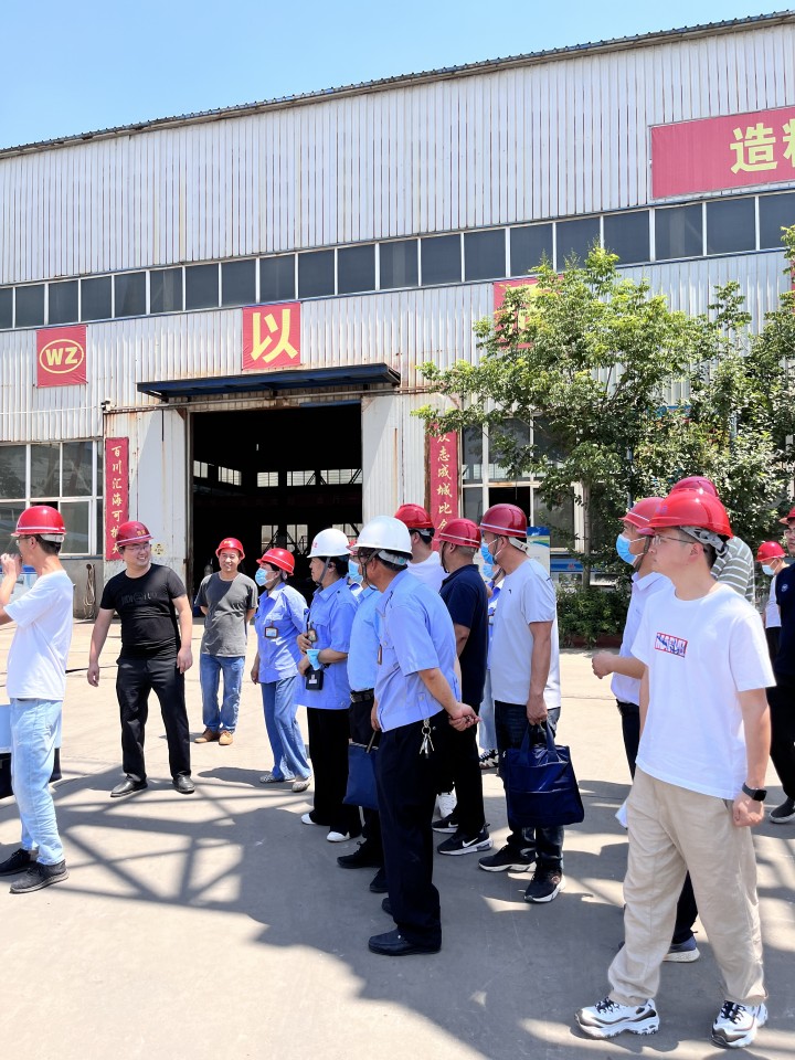 偉志模板歡迎許昌客戶來(lái)考察